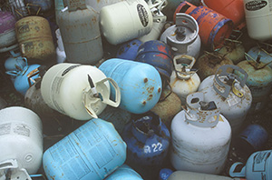 Gas canisters and gas bottles